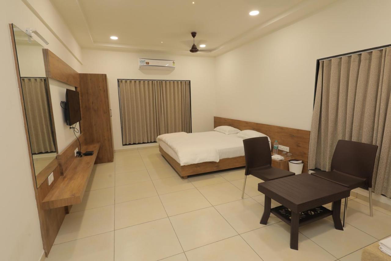 Hotel Revive Veraval 外观 照片