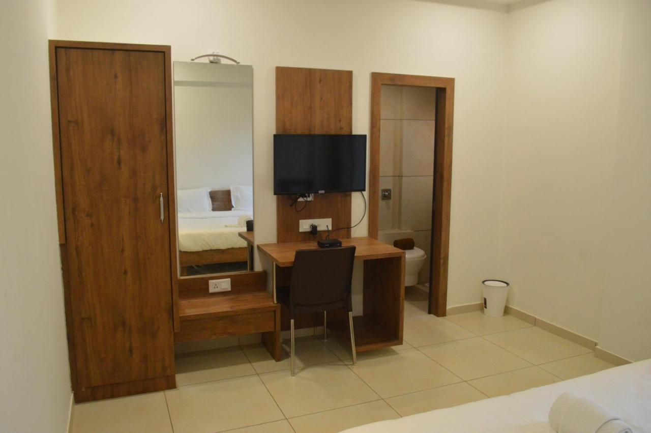 Hotel Revive Veraval 外观 照片