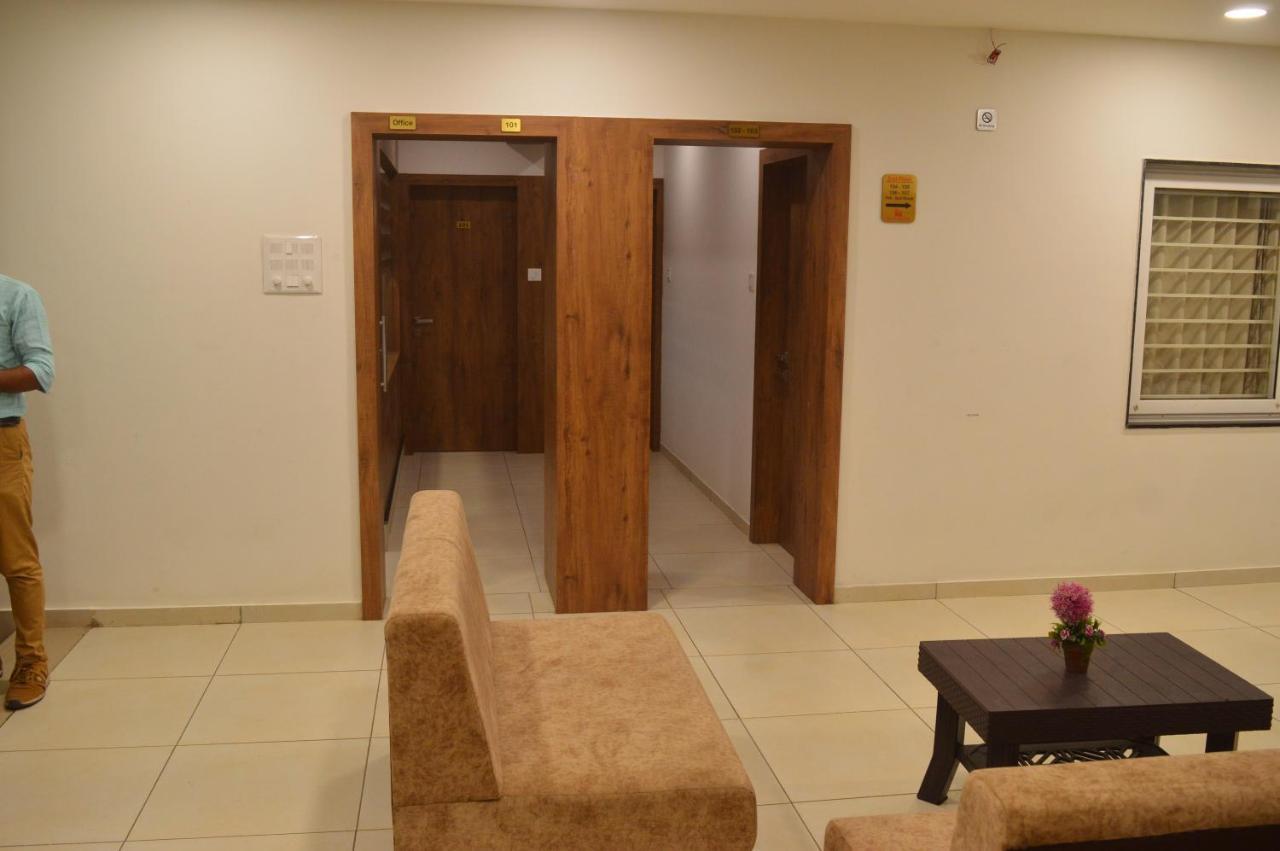 Hotel Revive Veraval 外观 照片