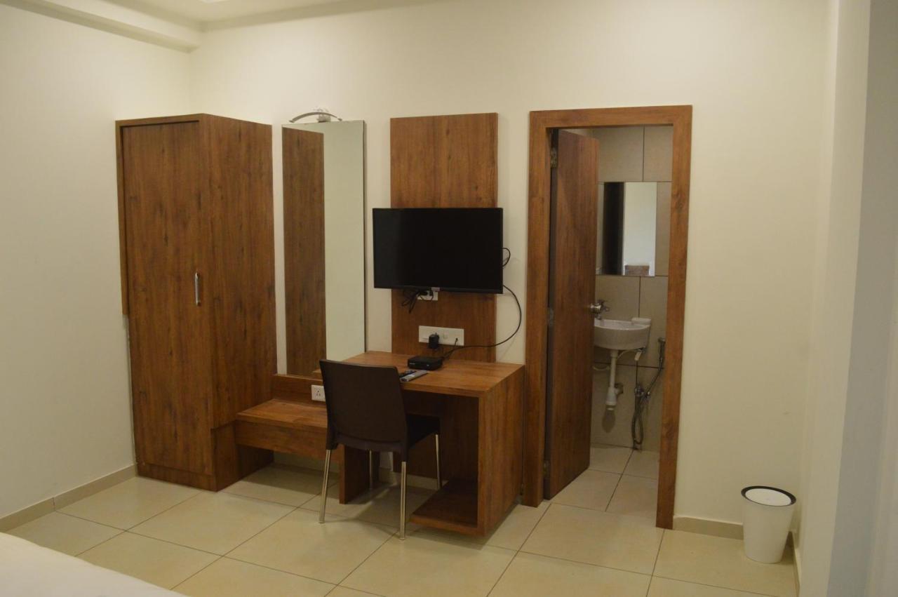 Hotel Revive Veraval 外观 照片
